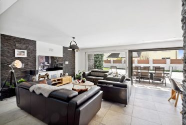 Villa moderne de 5,5 pièces avec piscine