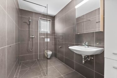 Appartement moderne 3.5 pièces avec grand balconà Mossel (Ursy)