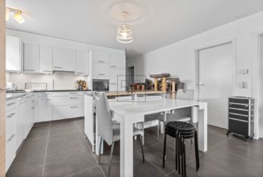 Appartement moderne 3.5 pièces avec grand balconà Mossel (Ursy)