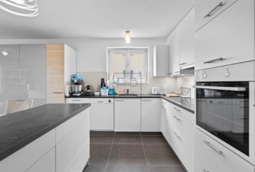 Appartement moderne 3.5 pièces avec grand balconà Mossel (Ursy)