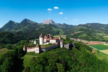 Maison à rénover avec projet autorisé à Gruyères
