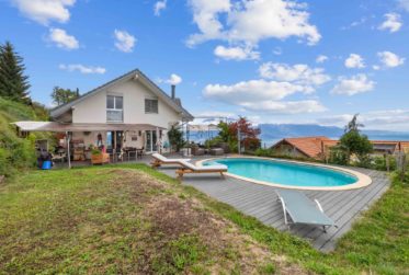 Villa jumelée avec piscine et vue lac Léman à Blonay
