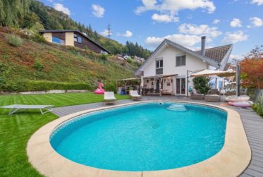 Villa jumelée avec piscine et vue lac Léman à Blonay
