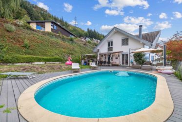 Villa jumelée avec piscine et vue lac Léman à Blonay